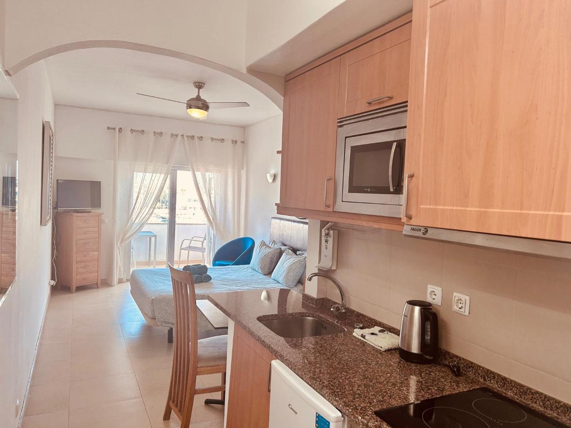 Lagos Main Avenue Studio With Marina View Balcony Exterior foto