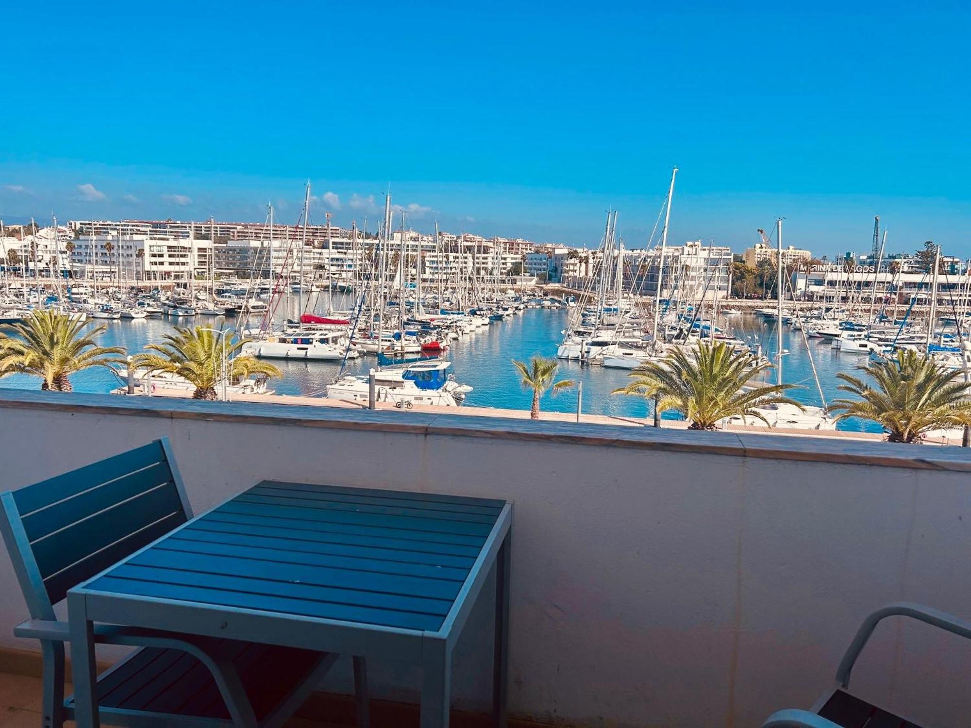 Lagos Main Avenue Studio With Marina View Balcony Exterior foto